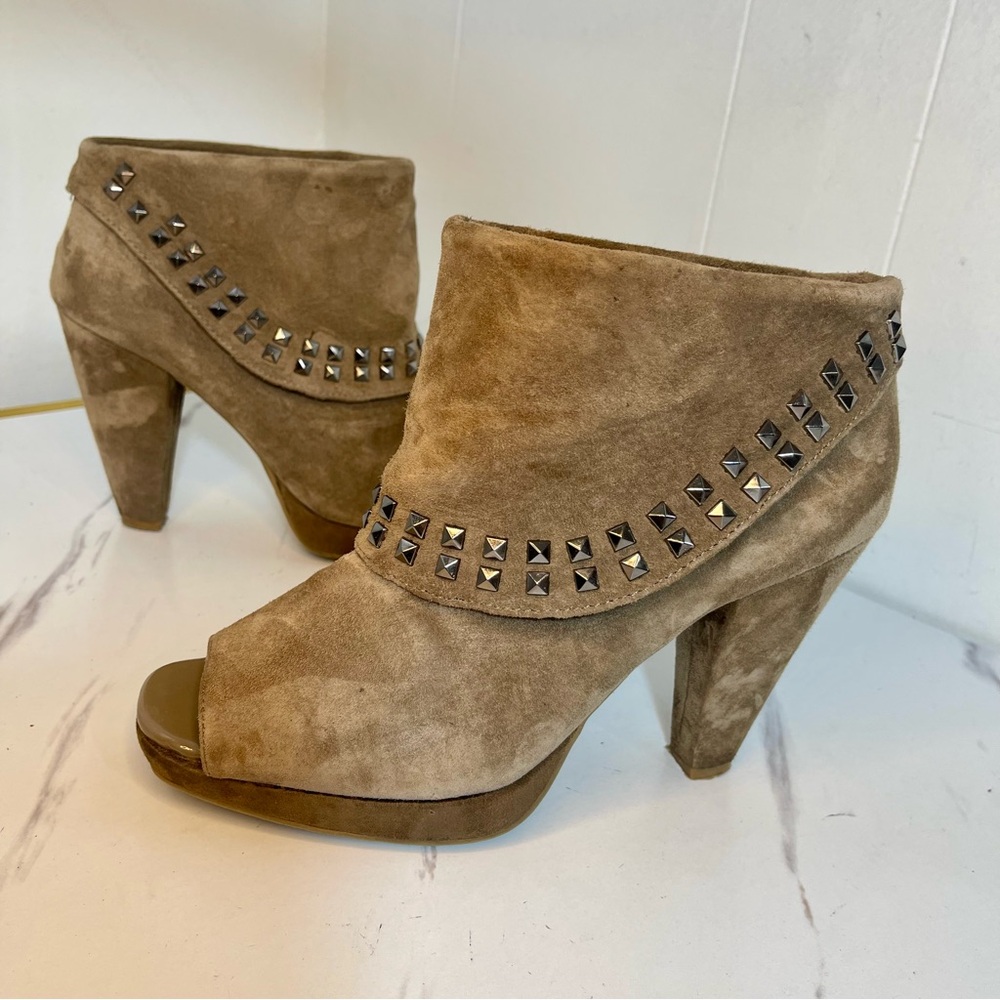 Kenneth Cole Reaction Taupe Suede Studded Peep-Toe Booties Sz 8, festival, Boho